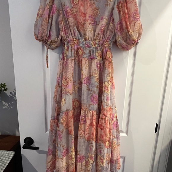 Dresses & Skirts - Floral Chiffon midi Dress